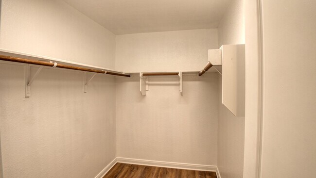 Building Photo - 610 Hollyhock Dr
