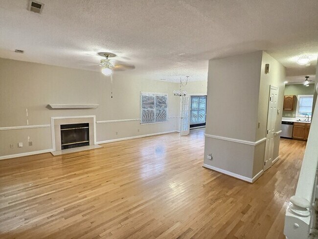 Building Photo - 7 Preakness Dr