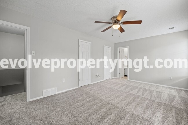 Building Photo - 2481 Chiswood St