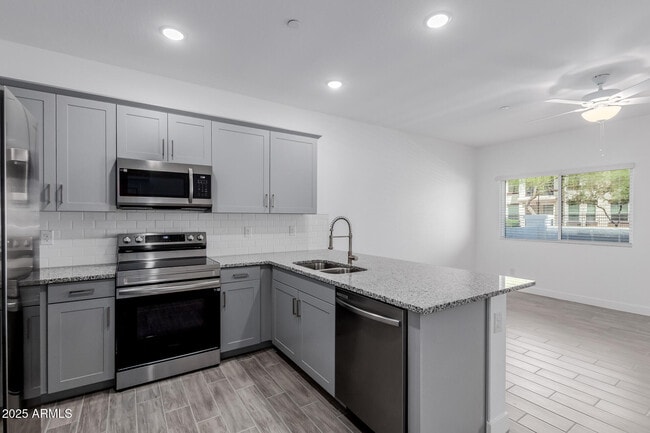 Building Photo - 1318 S 105th Pl