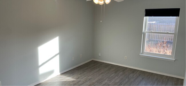 Building Photo - 4107 SW Chapelstone Ave