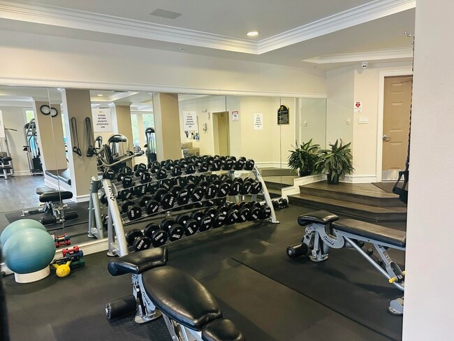 Building Photo - 533 NE 3rd Ave