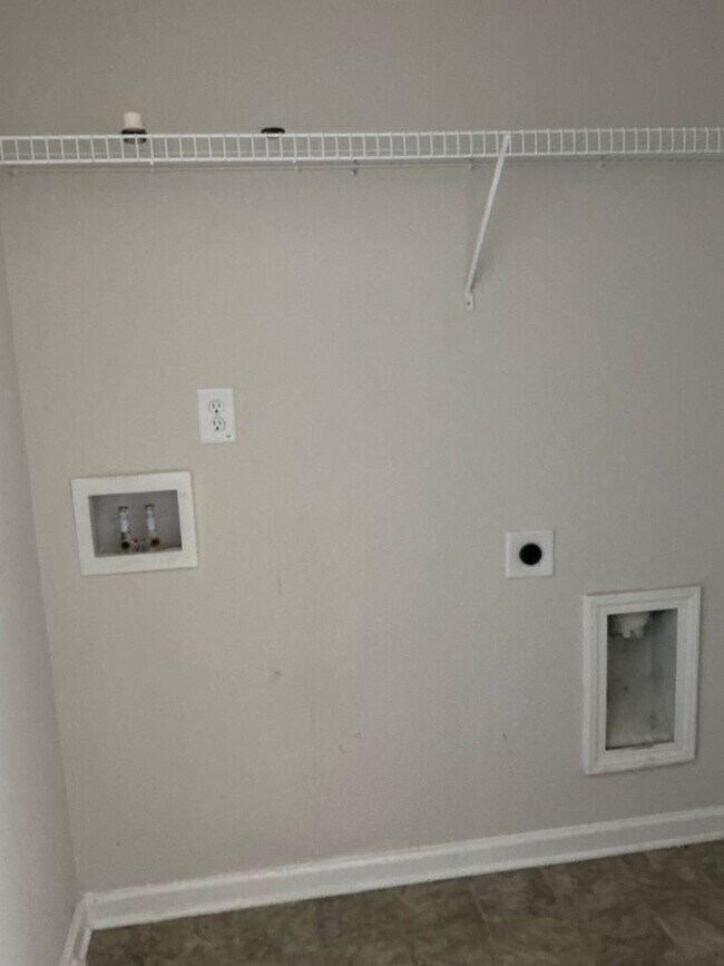 Building Photo - 3-bedroom, 2.5-bathroom single-family home