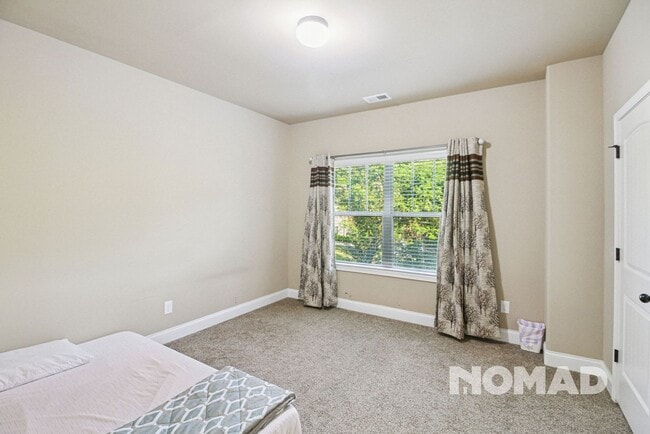 Building Photo - Stunning 6BR House in Cumming