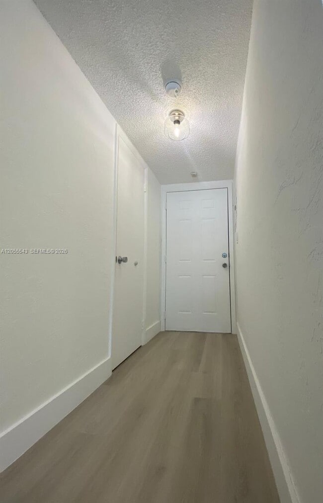Building Photo - 10901 N Kendall Dr