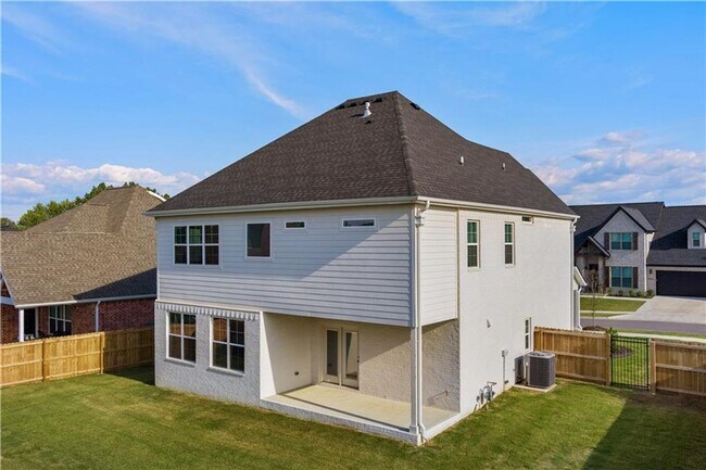 Building Photo - Nice Executive Home in East Fayetteville