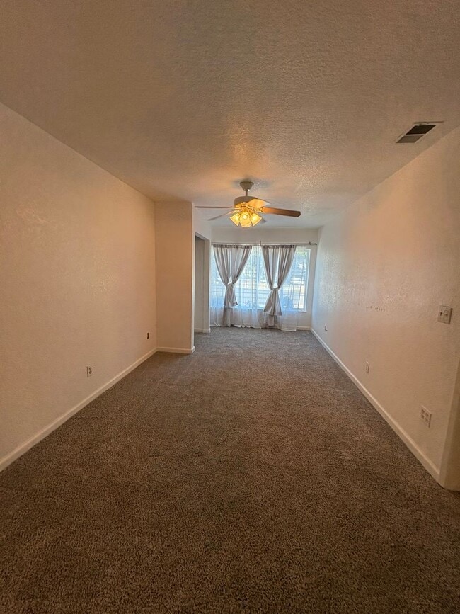 Building Photo - 628 Saratoga Ct