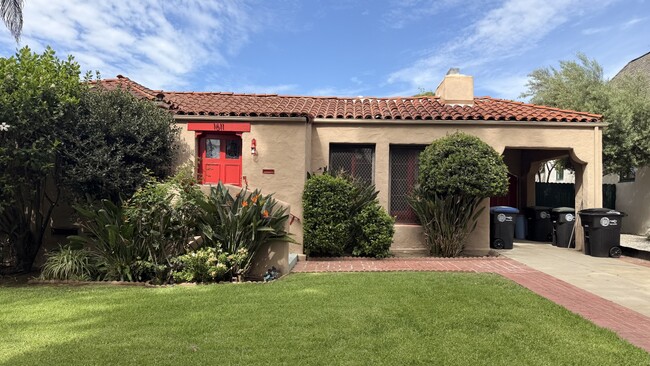 Building Photo - 1611 Idlewood Rd