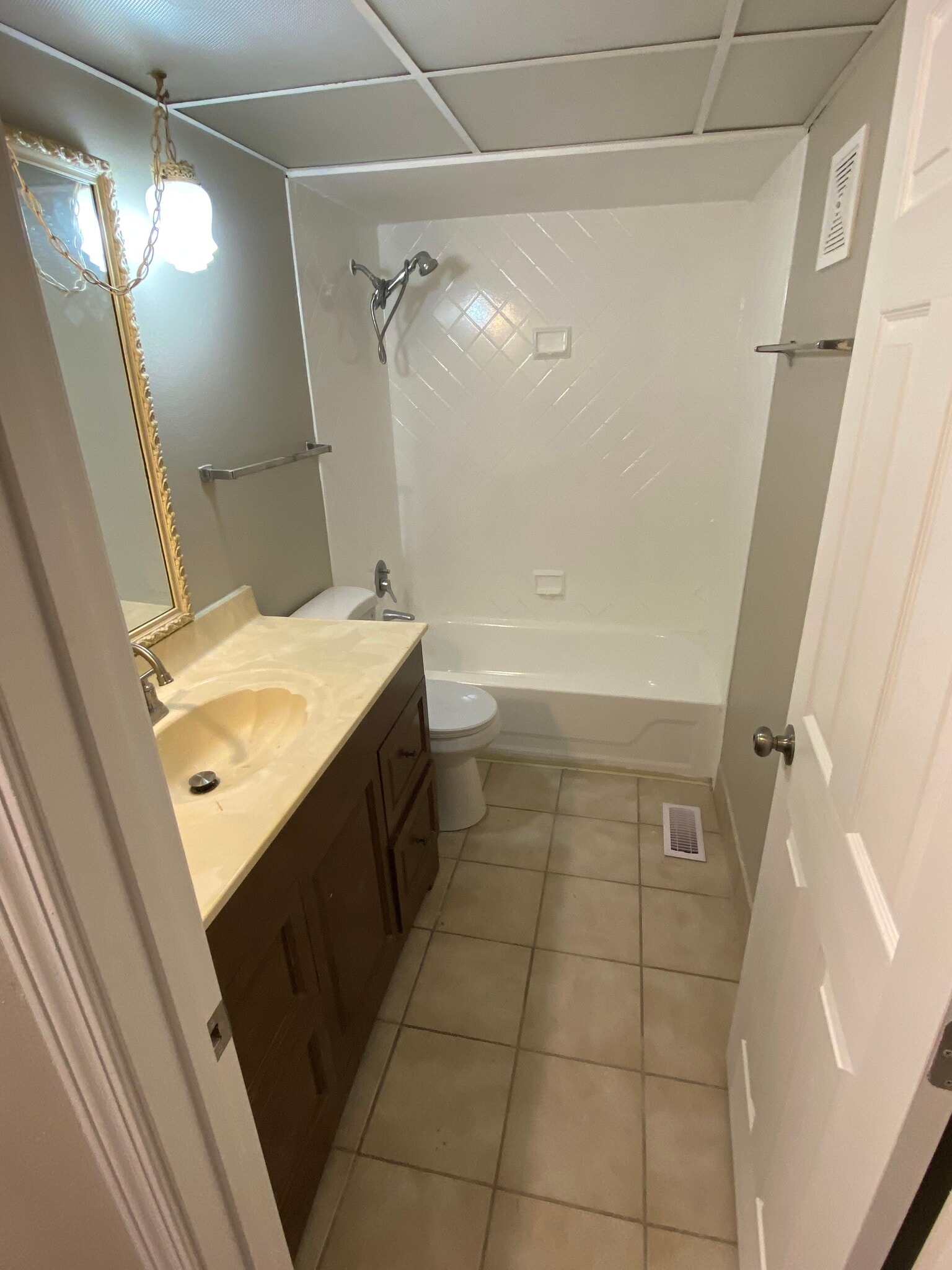 Full Bathroom - 613 Rosetta Dr