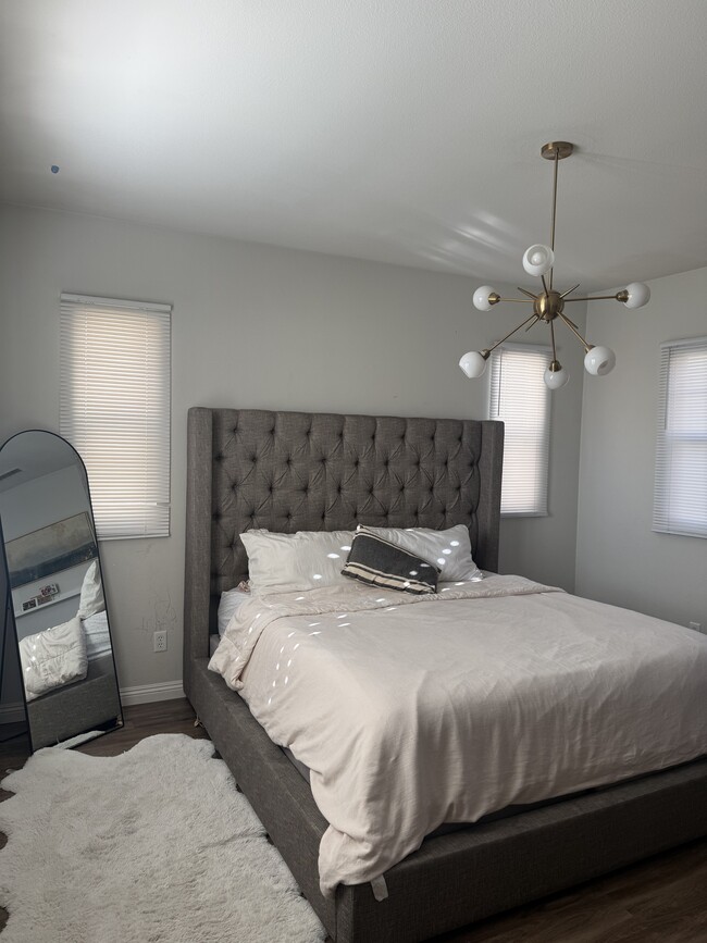 Building Photo - 8432 Weatherwood St