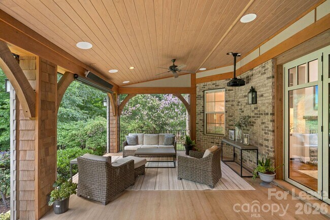 Building Photo - 3813 Lakeside Dr