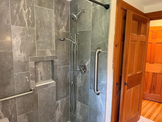 Building Photo - 3 Crescent St