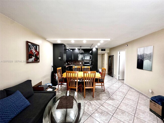 Building Photo - 1817 S Ocean Dr
