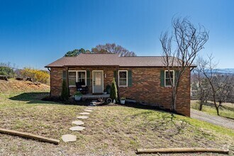 Building Photo - Beautiful 4 bedroom