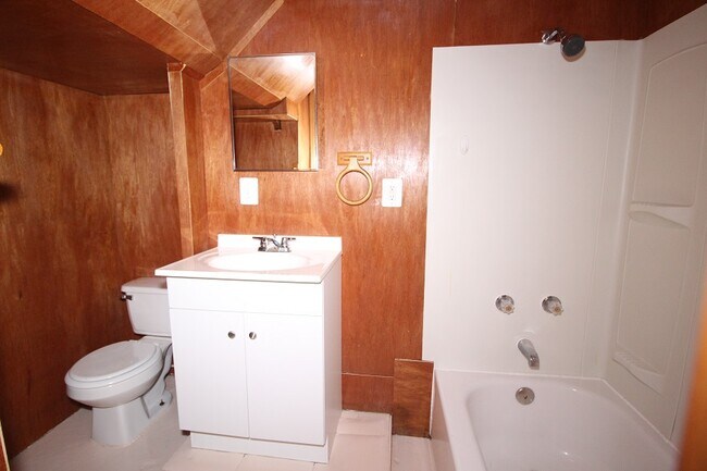 Building Photo - 24909 Grove Ave