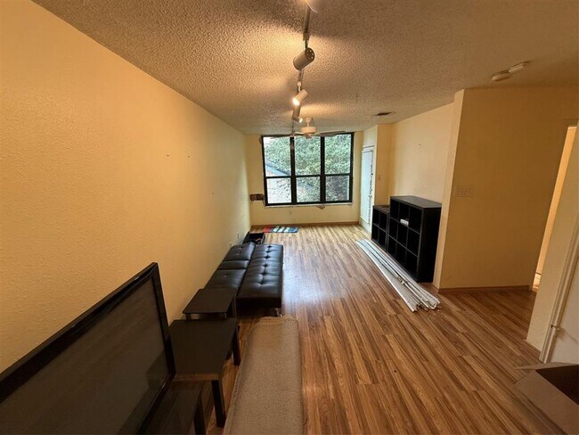 Building Photo - Stoneleigh Condominiums
