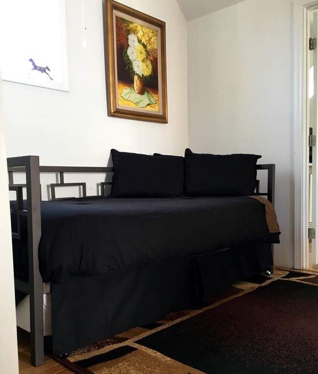 Building Photo - 900 21st Ave