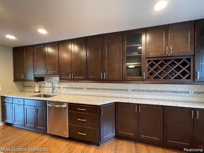 Building Photo - 4585 Laurel Club Cir