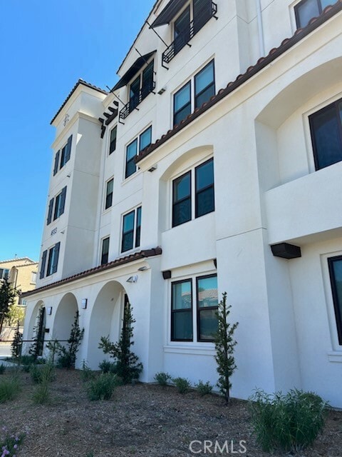 Building Photo - 4933 N River Rd