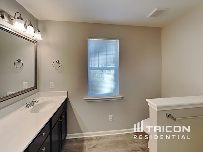 Building Photo - 413 Laurel Leaf Dr