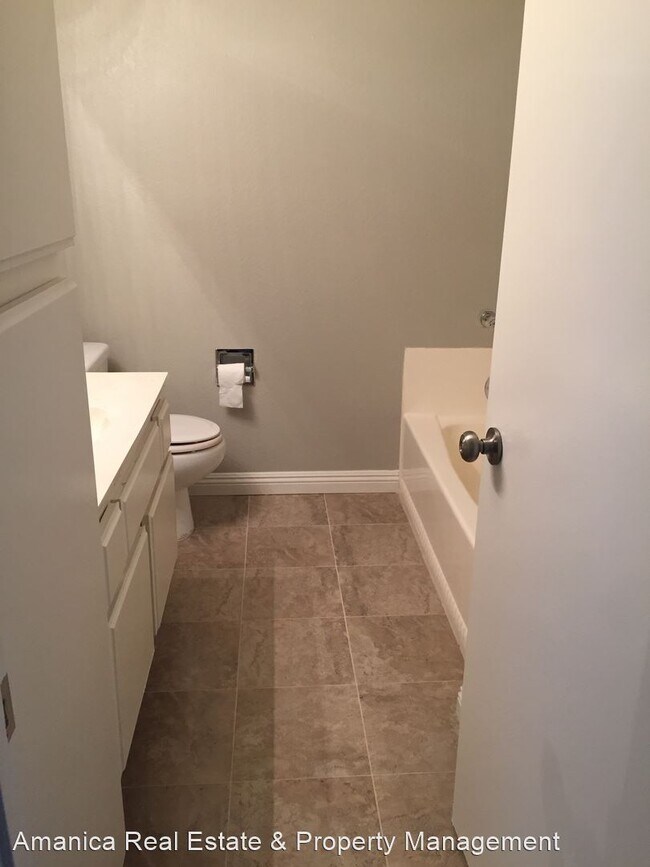 Building Photo - 2 br, 2 bath House - 2403 W. Acacia Ave.