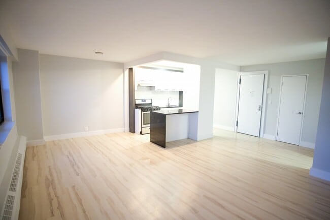 Primary Photo - 260 Audubon Ave