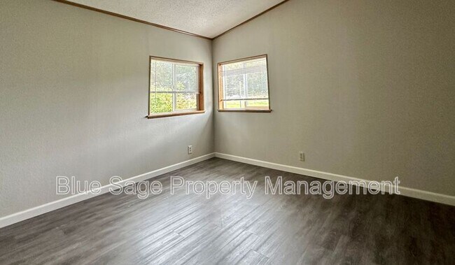Building Photo - 110 Green Briar Ln