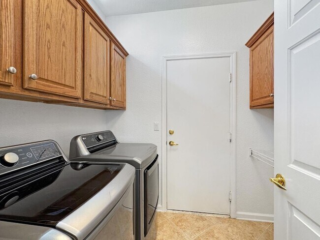 Building Photo - 1347 Rose Bouquet Dr