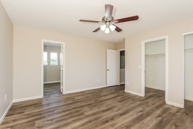 Building Photo - 1205 S 121st Dr