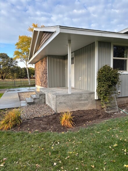 Building Photo - 2220 S 4000 W