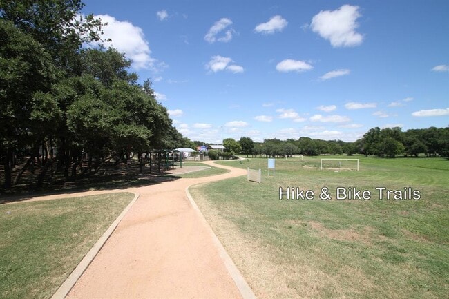 Building Photo - 13301 Tamayo Dr