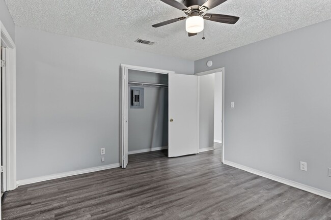 Building Photo - 322-328 Brookwood