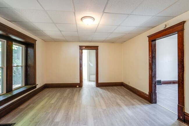 Building Photo - 485 Allyn St