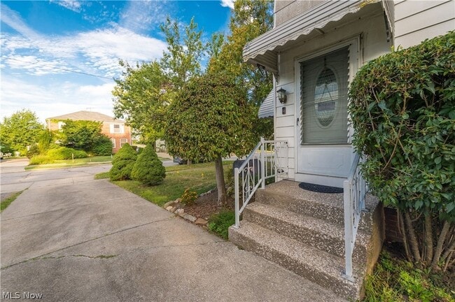 Building Photo - 1501 E 248th St