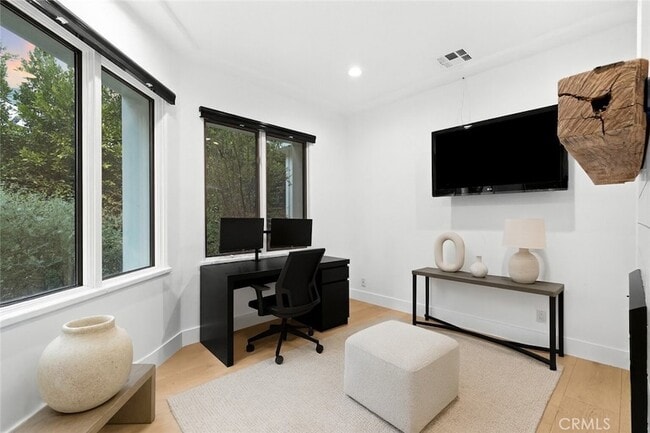 Building Photo - 5946 Woodlake Ave