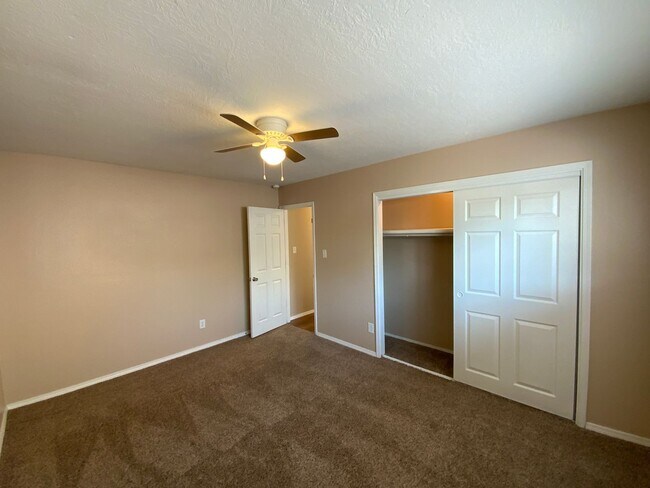 Building Photo - 3 Bedroom Single Story Home Available Near...