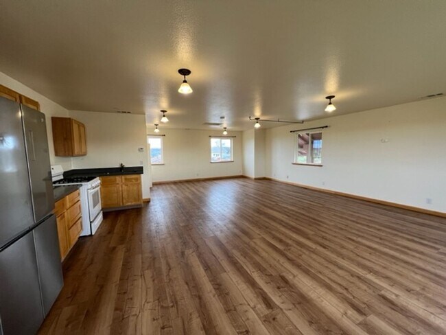 Building Photo - Marilann CT