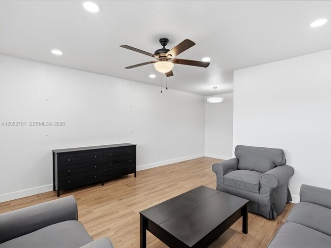 Building Photo - 230 SW 11th Ave