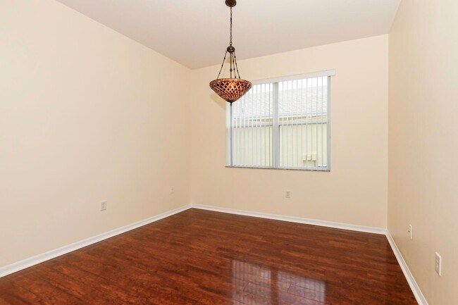 Building Photo - 522 SW Indian Key Dr