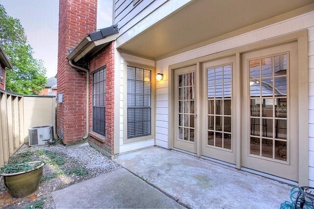 Building Photo - 2211 S Kirkwood Rd