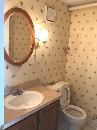 Building Photo - 200 Market St