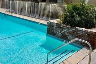 Building Photo - Shamrock Apartments