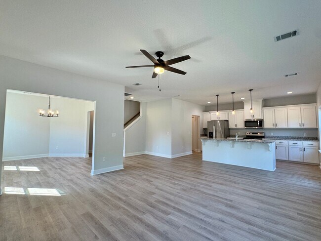 Building Photo - AVAILABLE OCTOBER 2025 [PET FRIENDLY]