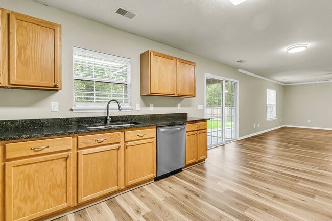 Building Photo - Recently Updated 4 bedroom 2.5 bathroom two story home available in Ladson!