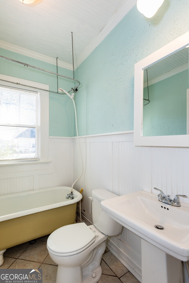 Building Photo - 1786 Center Ave