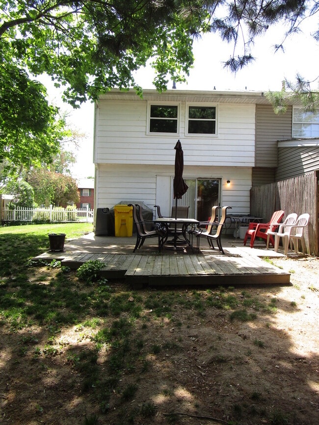 Building Photo - Gorgeous 3 BR/1.5 BA EOG Townhome in Pasad...