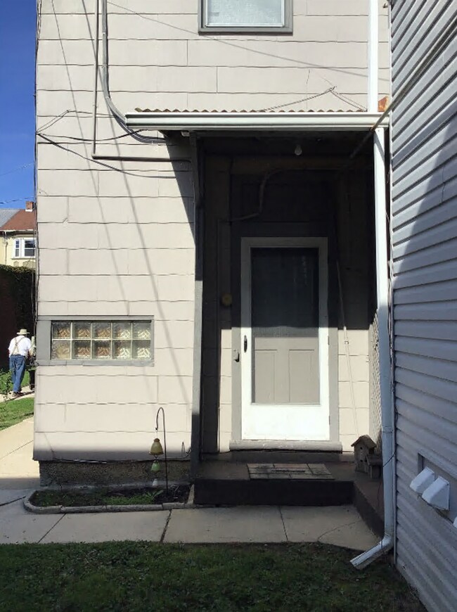 Building Photo - 134 E Queen St