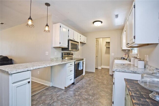 Building Photo - 1018 N Lonnie Ave