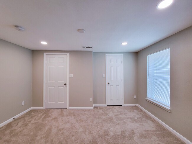 Building Photo - 1107 Roosevelt