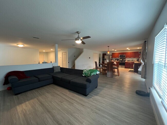 Building Photo - Updated 4 Bedroom, 3 1/2-bathroom home